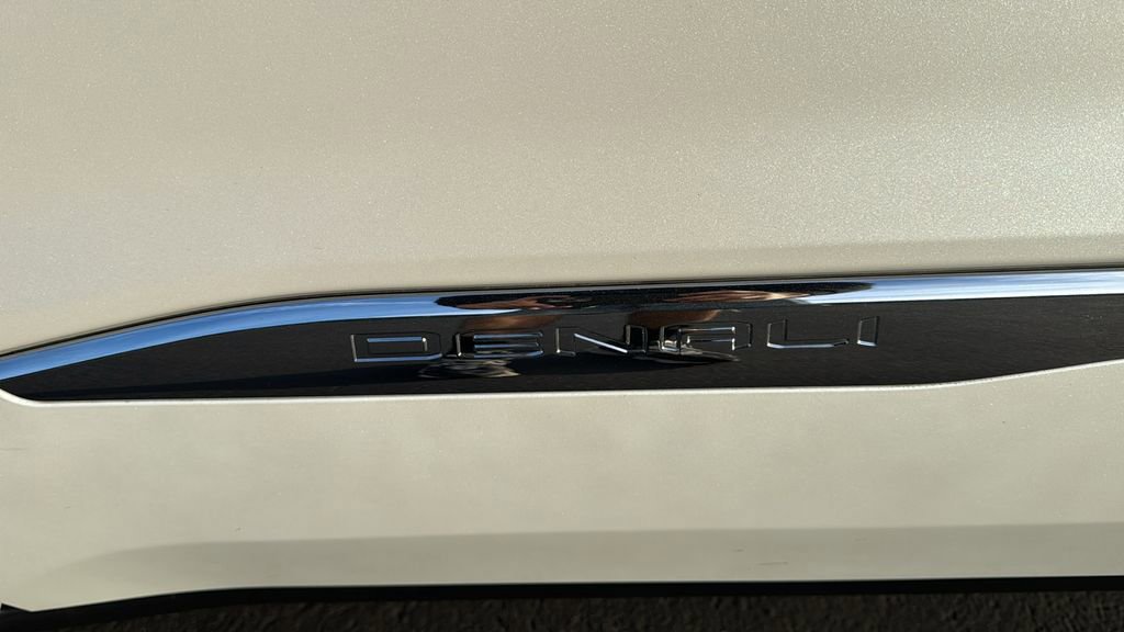 Used 2021 GMC Acadia Denali w/ Denali Technology Package image 8