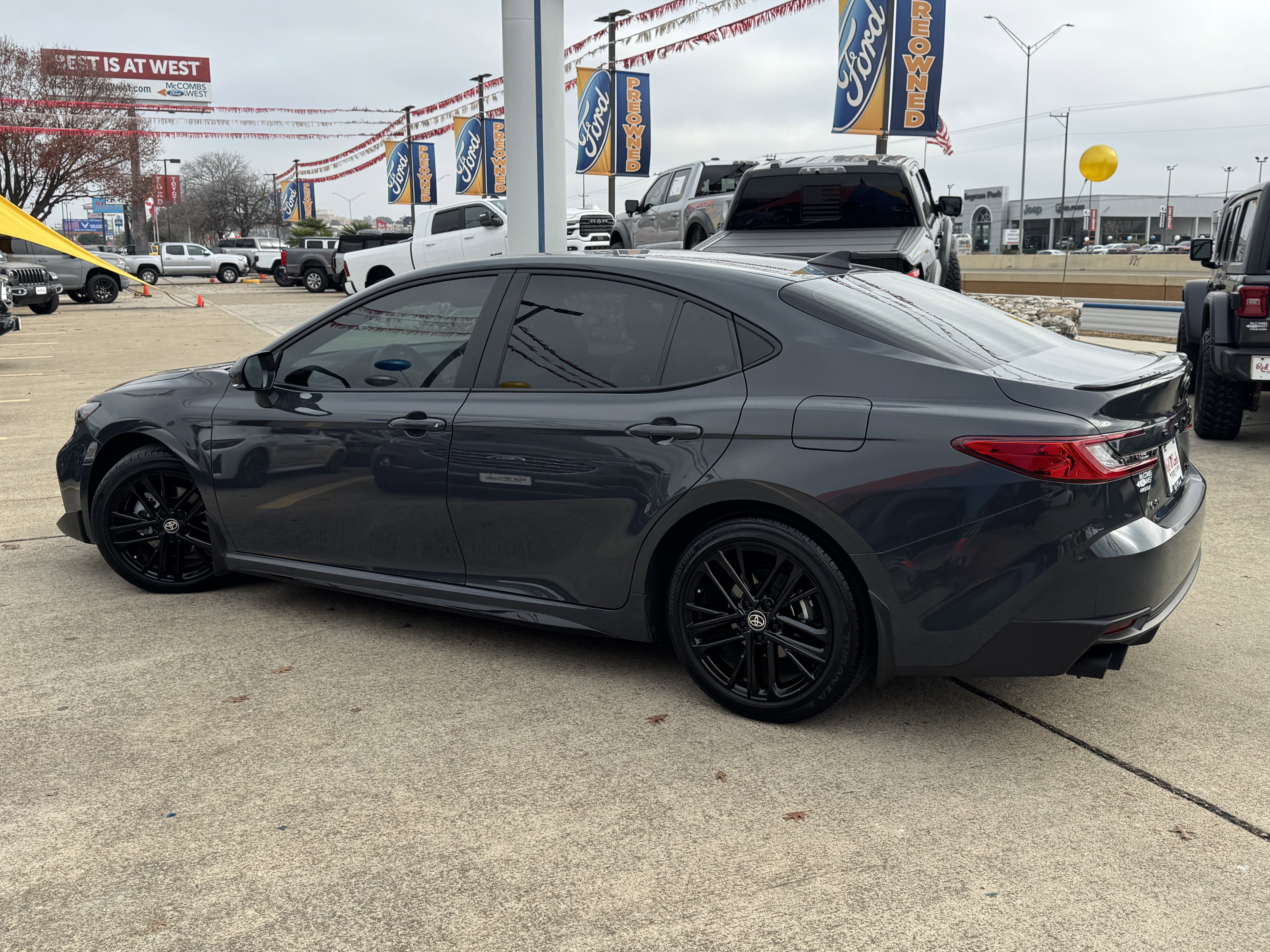 Used 2025 Toyota Camry LE image 9