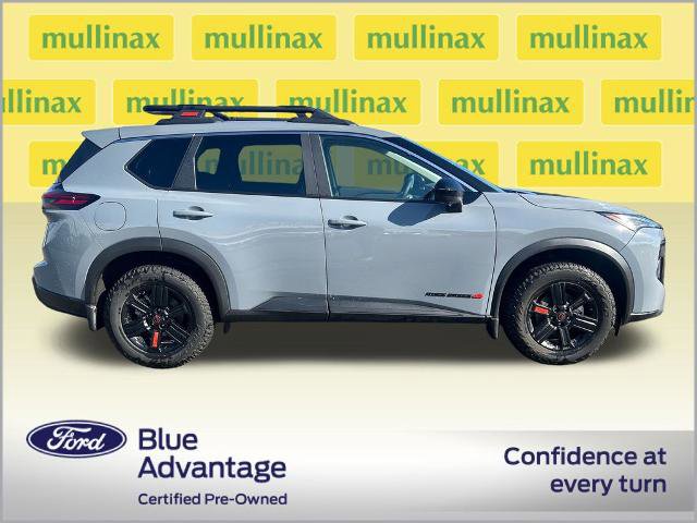 Used 2025 Nissan Rogue SV AWD/4WD image 2