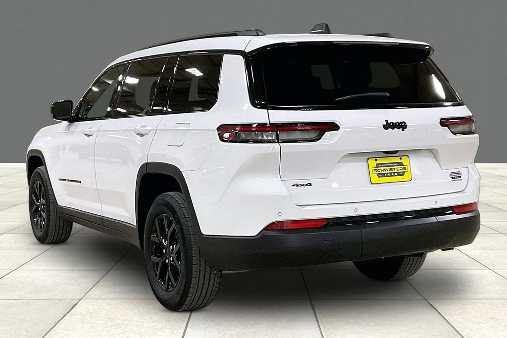 Used 2024 Jeep Grand Cherokee L Laredo image 2