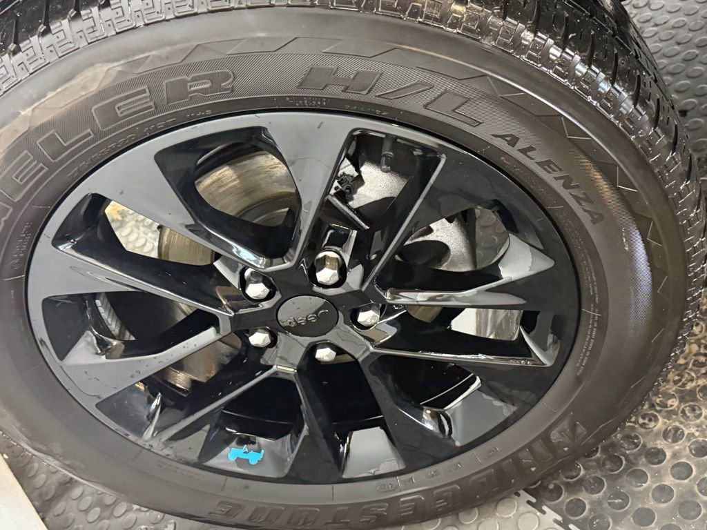 Used 2023 Jeep Wrangler Unlimited Sahara w/ Cold Weather Group image 15