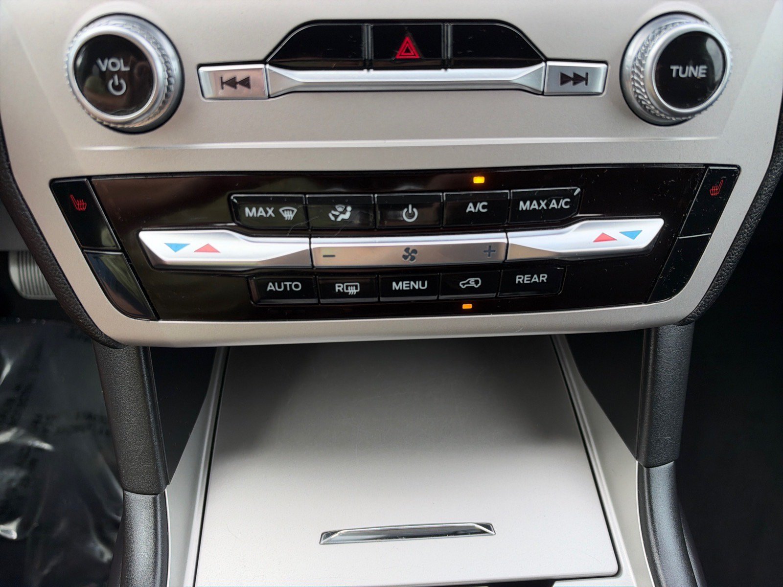 Certified 2023 Ford Explorer XLT AWD/4WD image 30