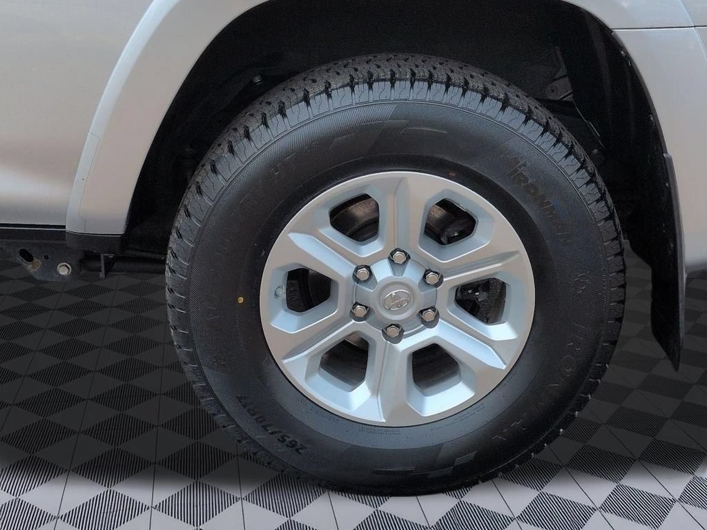 Used 2021 Toyota 4Runner SR5 RWD image 33