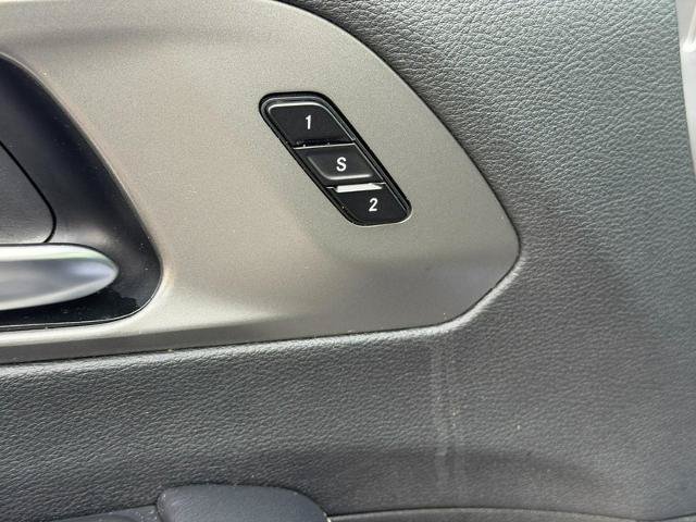 Used 2025 Chrysler Pacifica Select FWD image 18