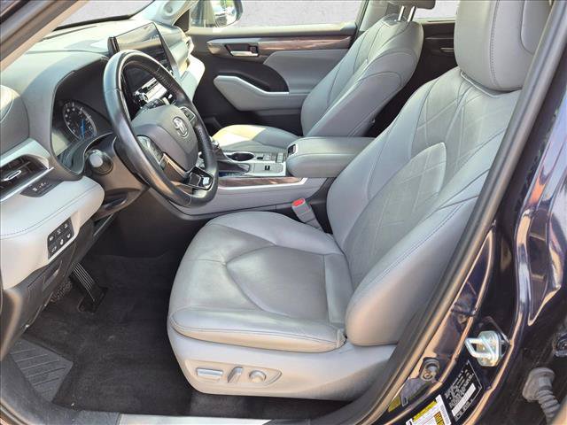 Used 2021 Toyota Highlander Platinum AWD/4WD image 22
