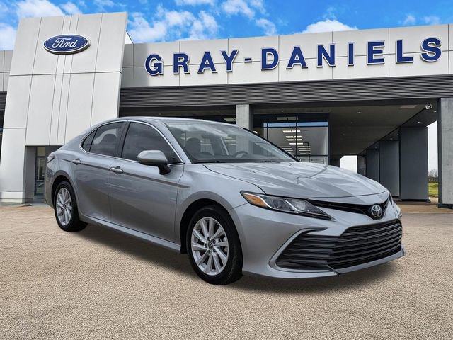 Used 2022 Toyota Camry LE image 1