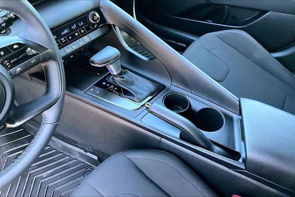 Used 2025 Hyundai Elantra Sport image 15