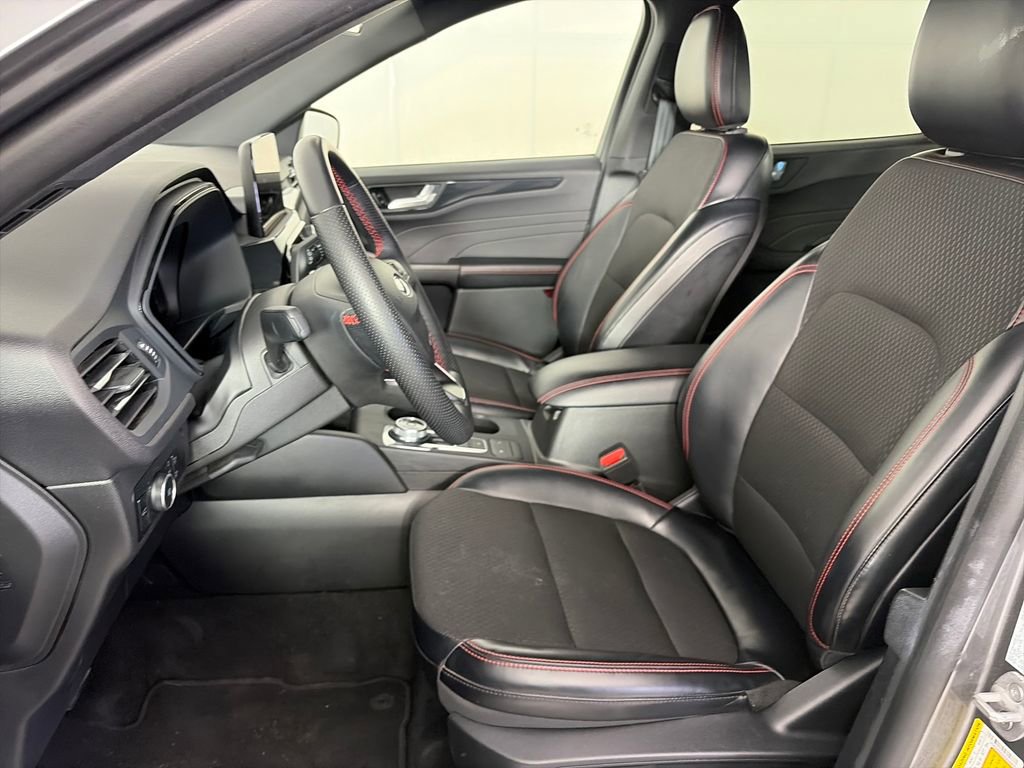 Certified 2025 Ford Escape ST-Line Select AWD/4WD image 11