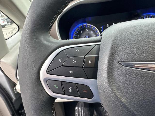 Used 2023 Chrysler Voyager LX image 20