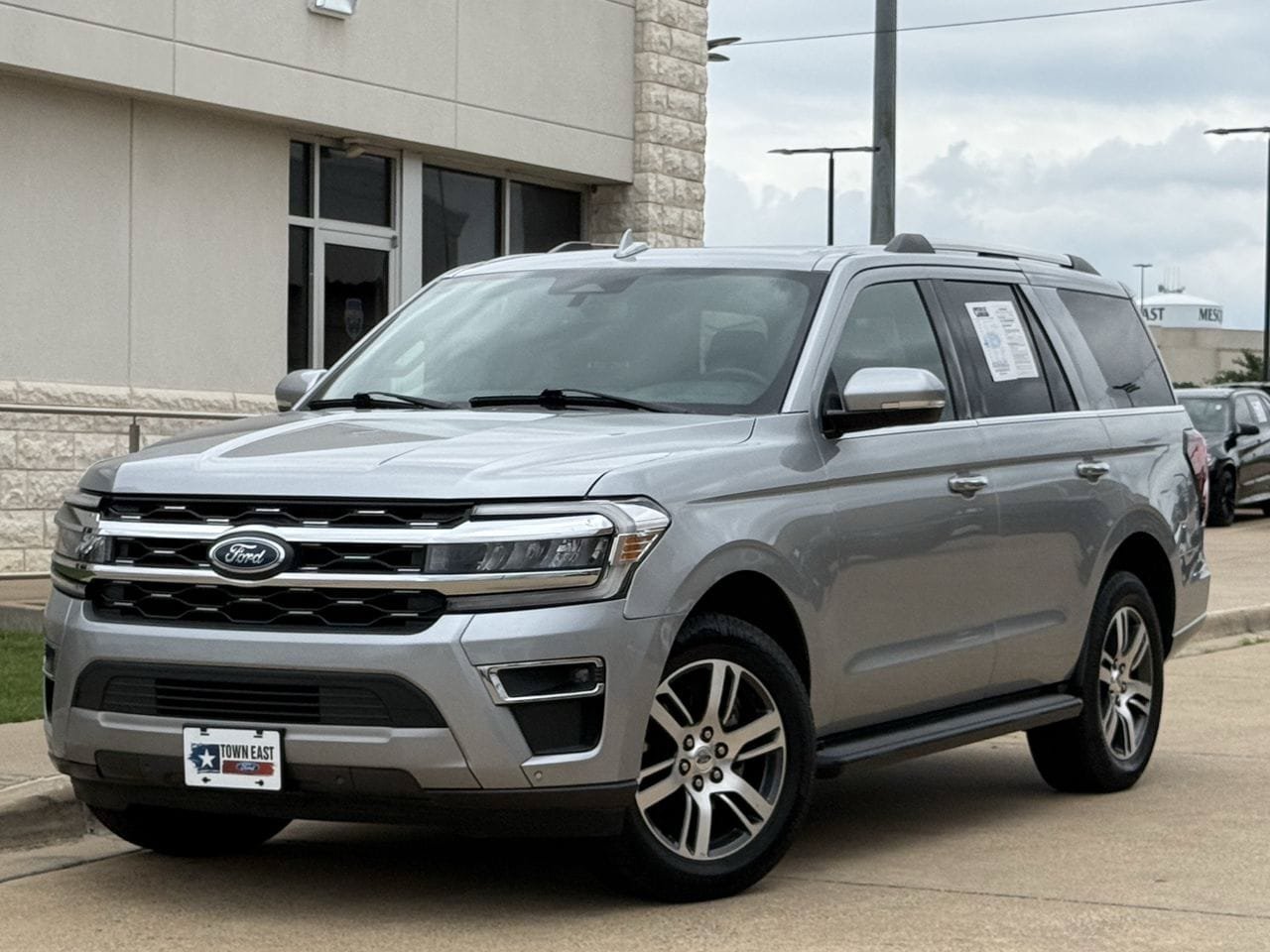 Certified 2024 Ford Expedition Limited RWD image 2