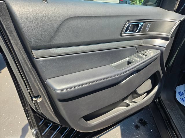 Certified 2018 Ford Explorer XLT w/ Equipment Group 202A AWD/4WD image 35