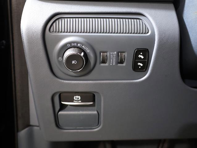 Used 2023 Jeep Grand Wagoneer L Series III w/ Rear Seat Video Group 1 image 23