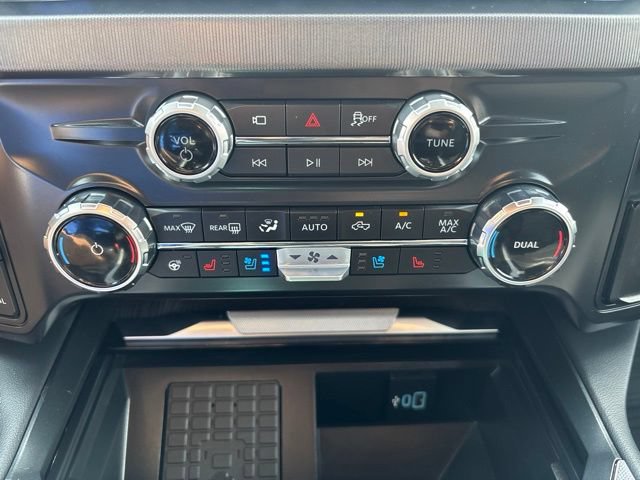 Certified 2025 Ford F450 Platinum w/ FX4 Off-Road Package AWD/4WD image 18