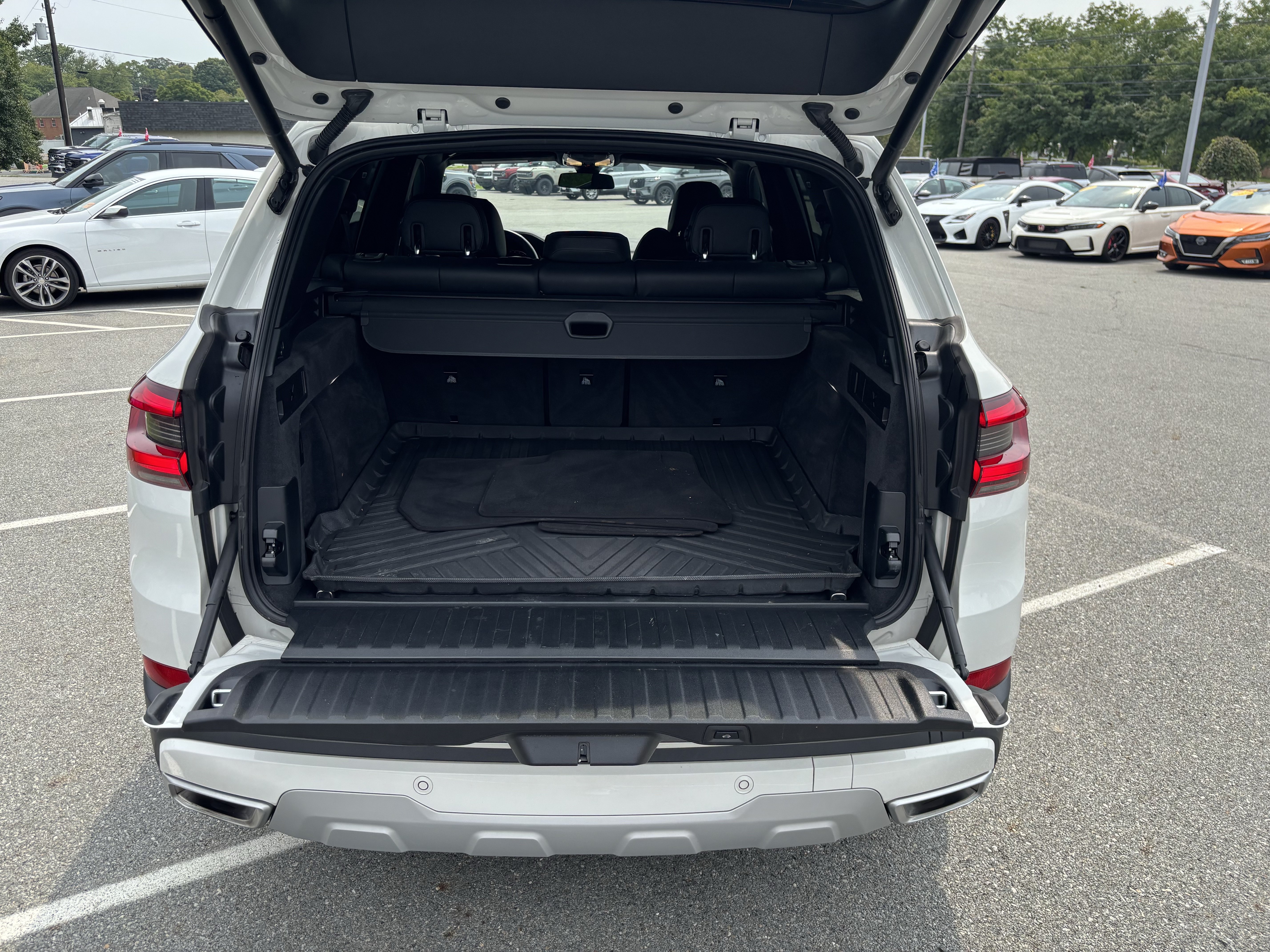Used 2023 BMW X5 xDrive40i w/ Premium Package AWD/4WD image 35