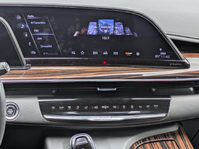 Used 2023 Cadillac Escalade Luxury AWD/4WD image 12