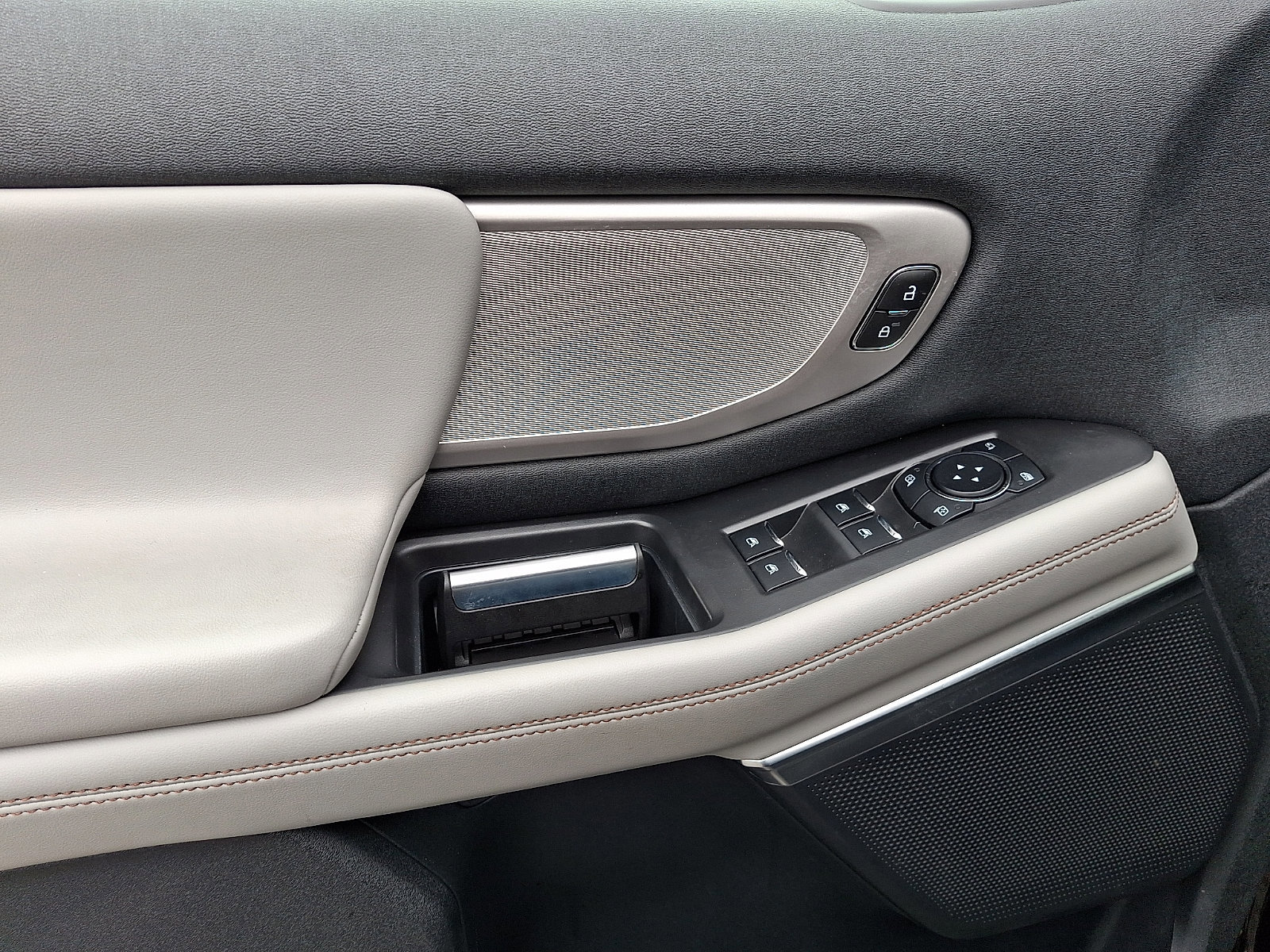 Certified 2025 Ford Expedition Active AWD/4WD image 14