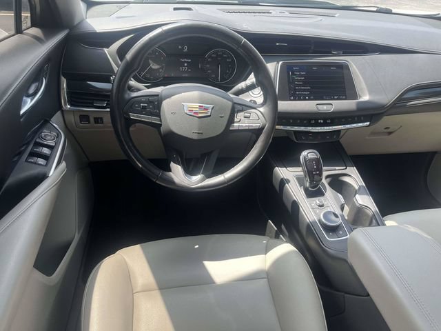 Used 2023 Cadillac XT4 Luxury w/ Cold Weather Package FWD image 17