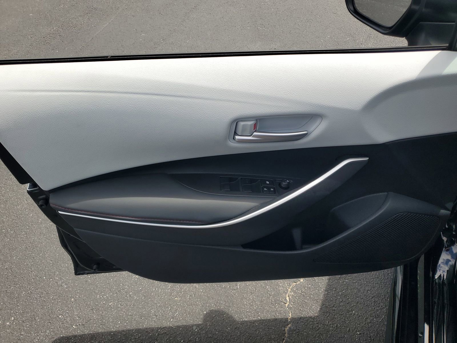 Used 2025 Toyota Corolla SE FWD image 14