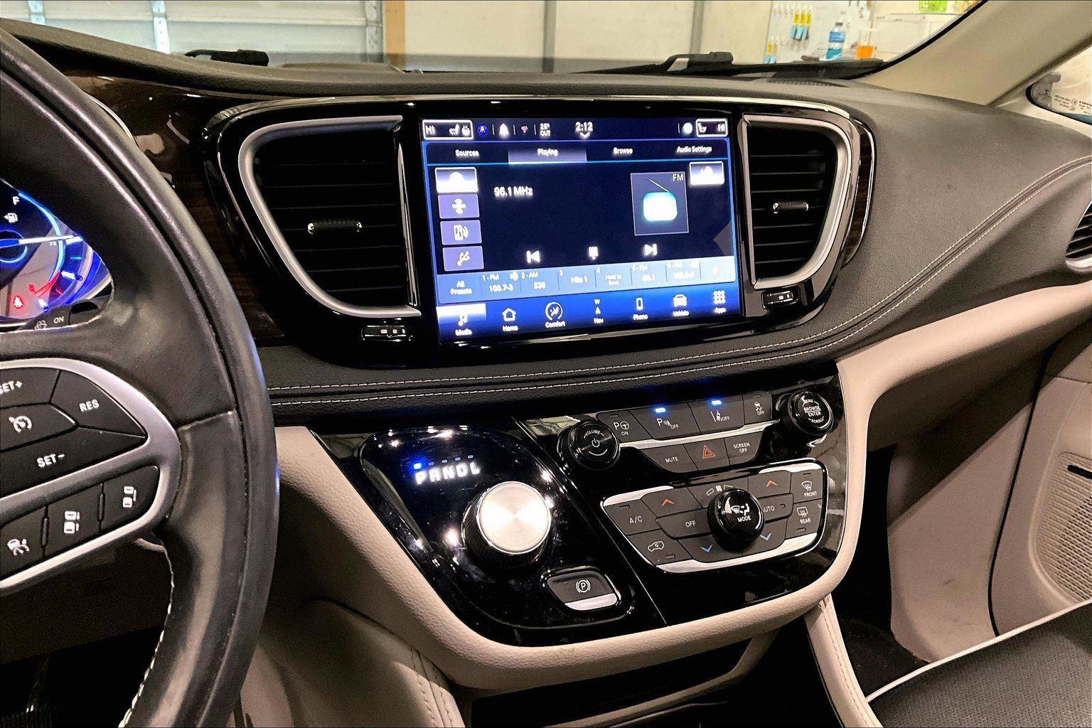 Used 2022 Chrysler Pacifica Limited image 8