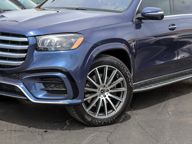Used 2024 Mercedes-Benz GLS 580 4MATIC image 3