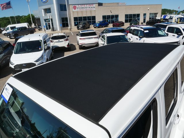 Used 2021 Jeep Wrangler Unlimited Sahara AWD/4WD image 35