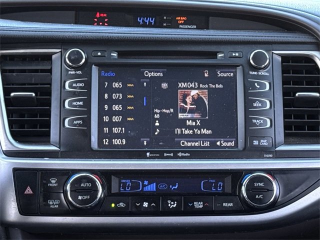 Used 2019 Toyota Highlander XLE image 16