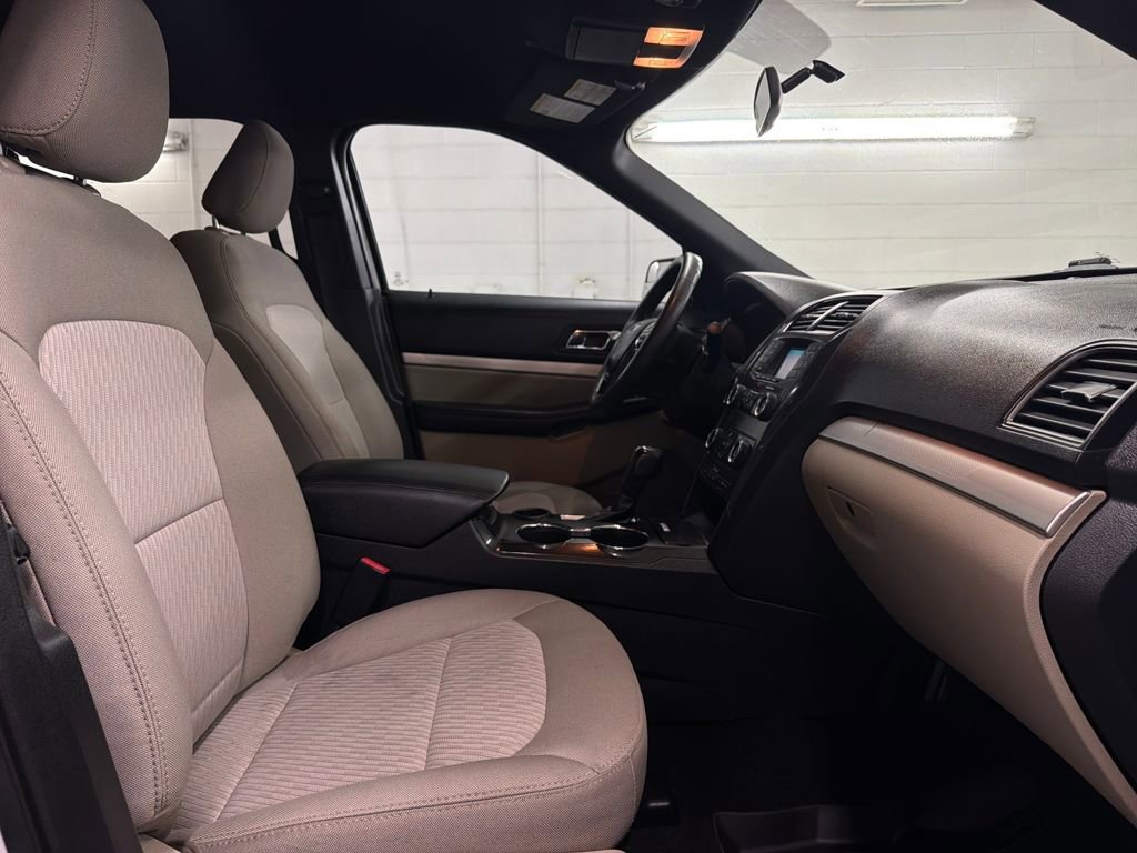 Certified 2019 Ford Explorer FWD image 28