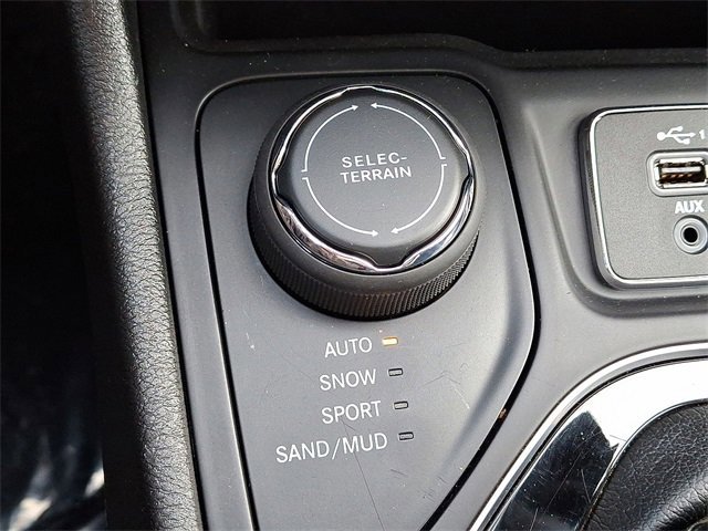 Used 2019 Jeep Cherokee Limited w/ Trailer Tow Group image 25