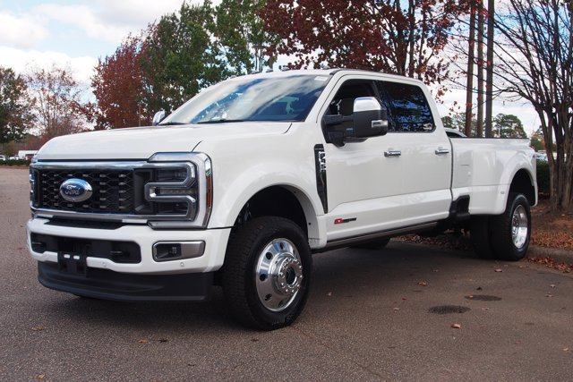Certified 2025 Ford F450 Platinum w/ Platinum Plus Package image 3