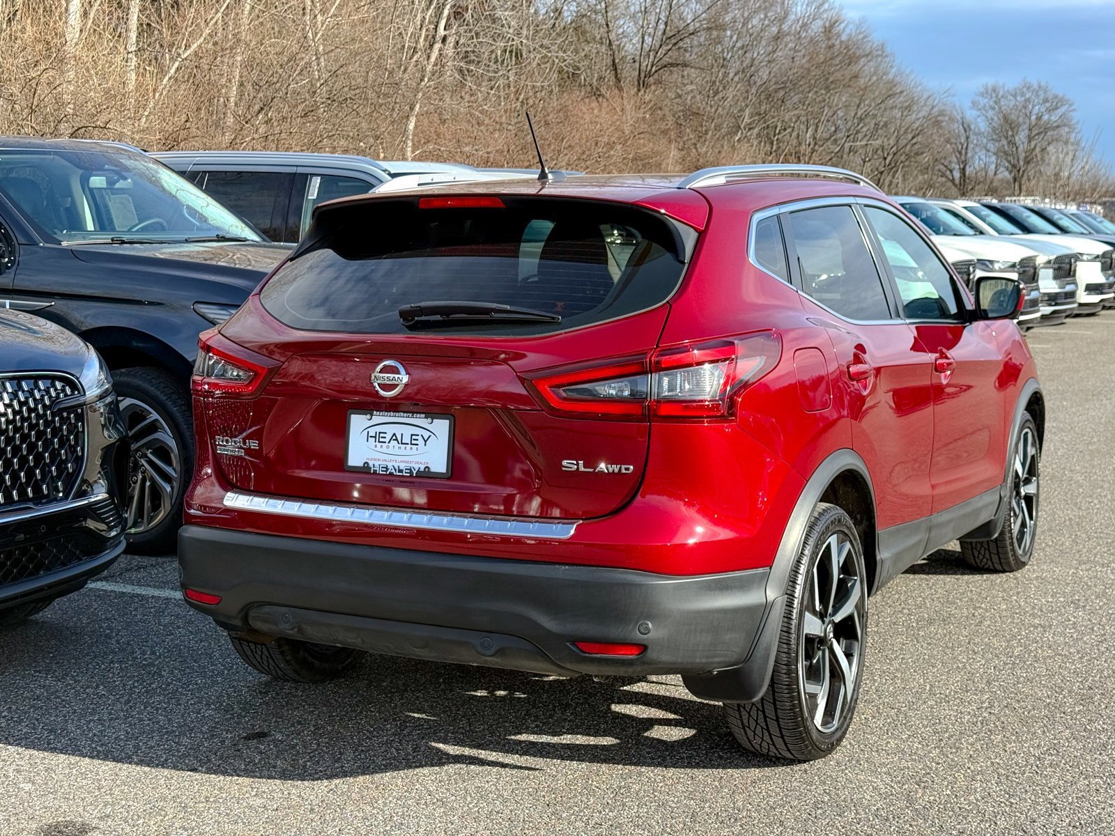Used 2020 Nissan Rogue Sport SL w/ Premium Package image 4