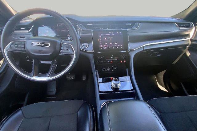 Used 2025 Jeep Grand Cherokee Altitude AWD/4WD image 16