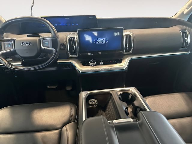 Certified 2025 Ford Expedition Platinum AWD/4WD image 10