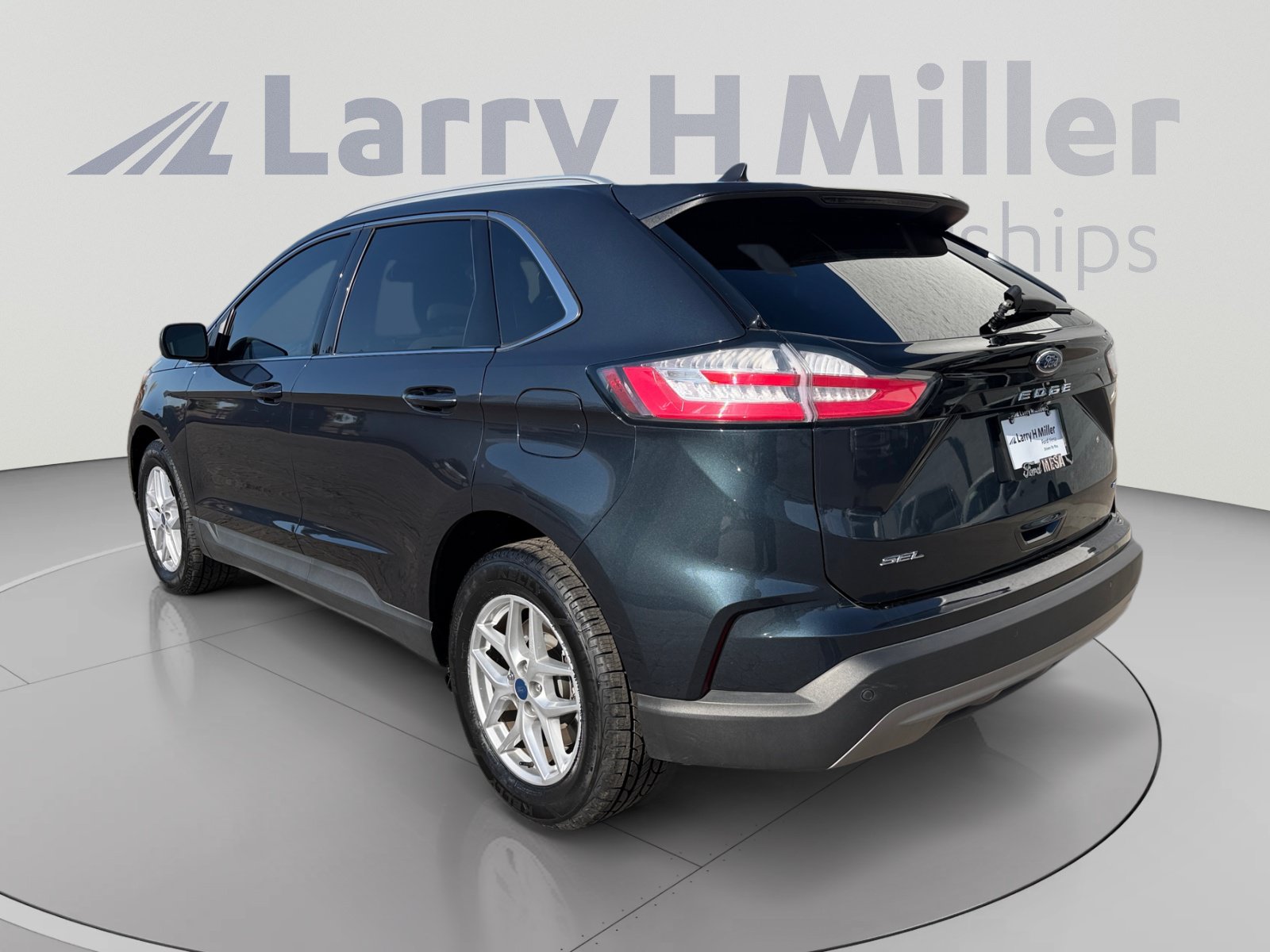 Certified 2022 Ford Edge SEL w/ Convenience Package AWD/4WD image 3