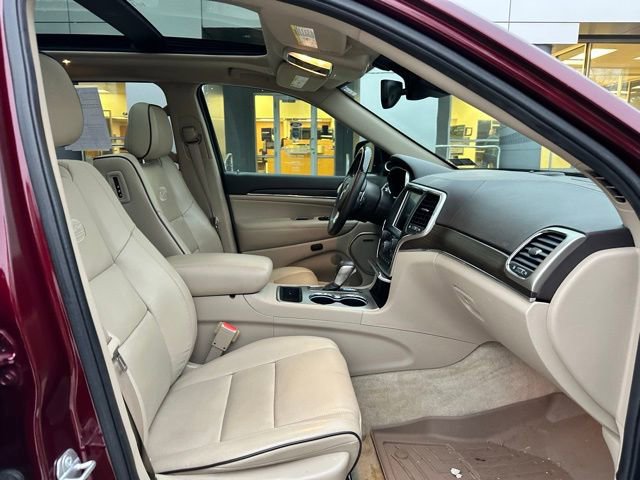 Used 2017 Jeep Grand Cherokee Overland w/ Jeep Active Safety Group image 65