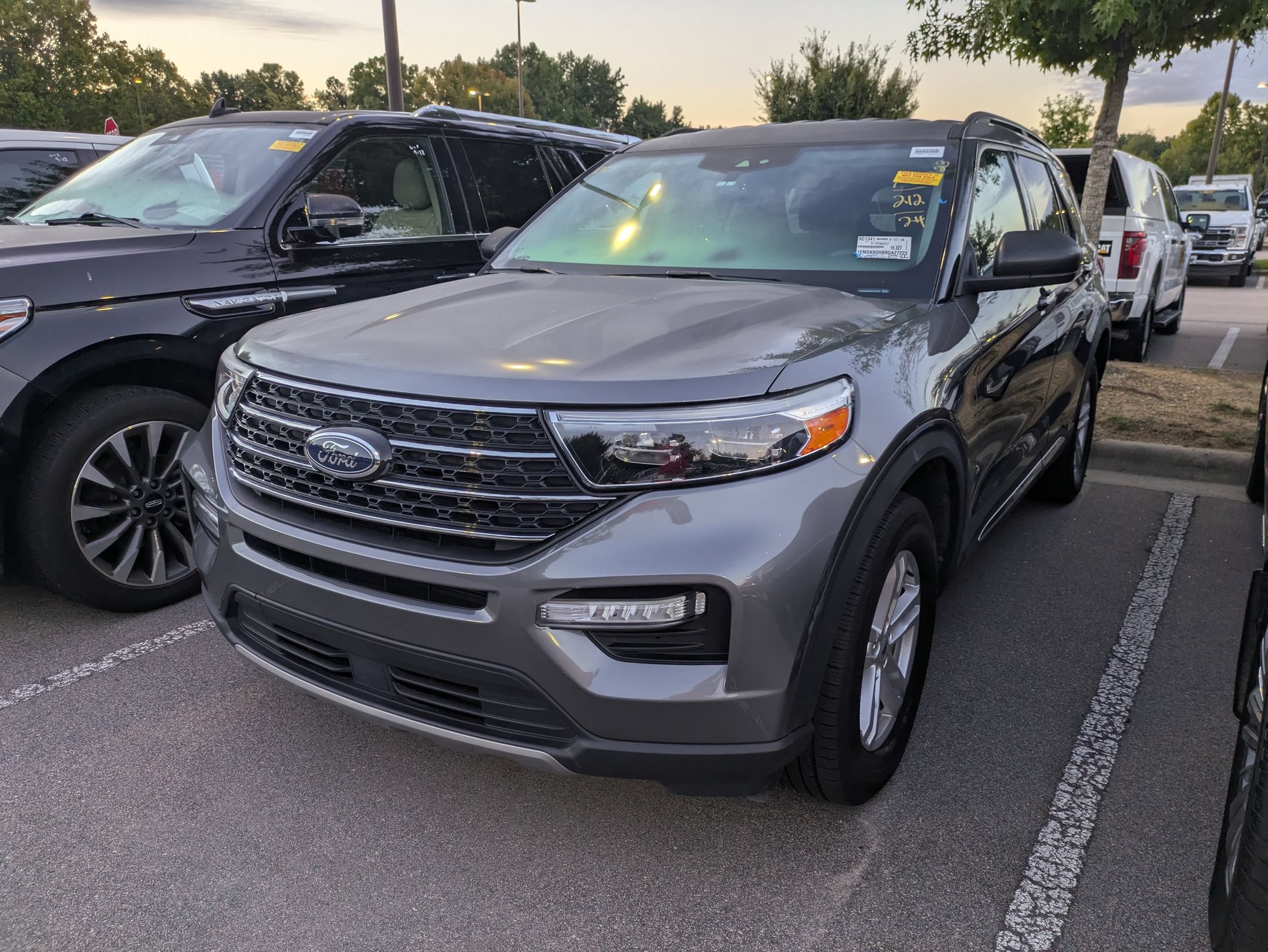 Certified 2024 Ford Explorer XLT w/ Equipment Group 202A AWD/4WD image 3