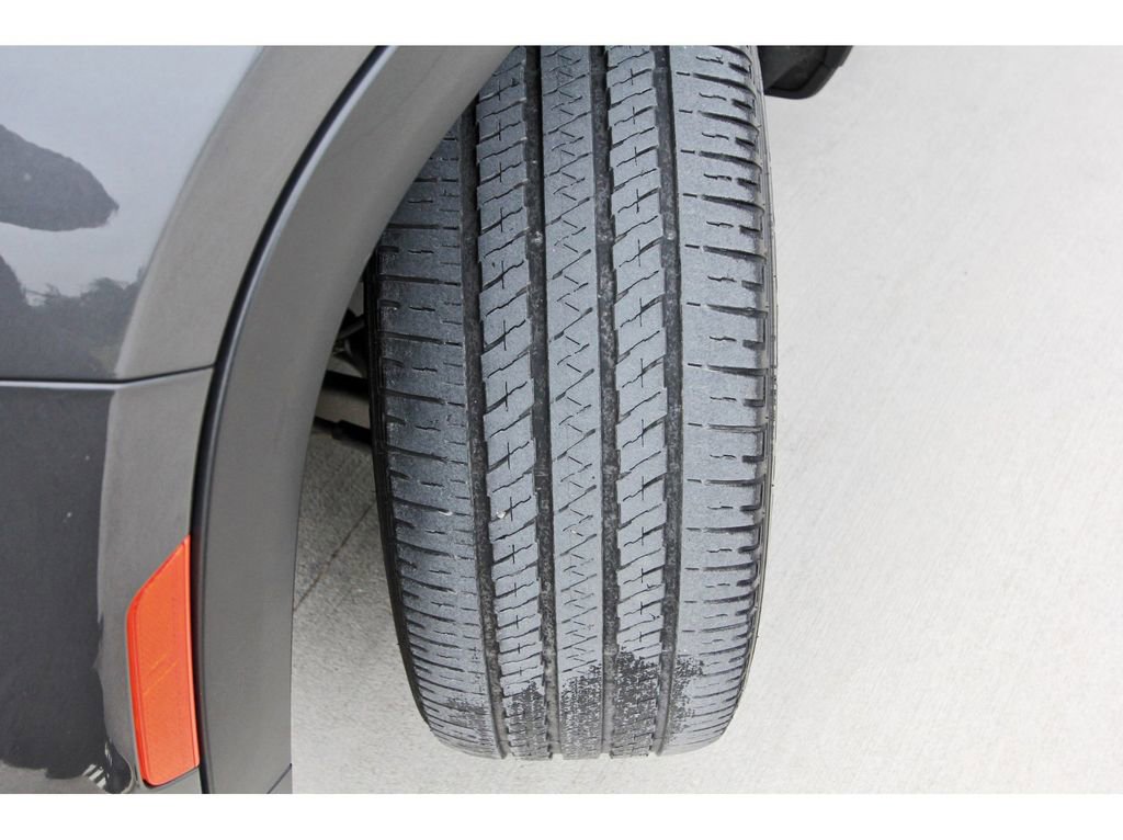 Used 2023 Jeep Grand Cherokee L Laredo image 30