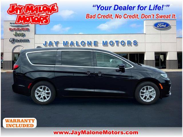 Used 2025 Chrysler Pacifica Select FWD image 1