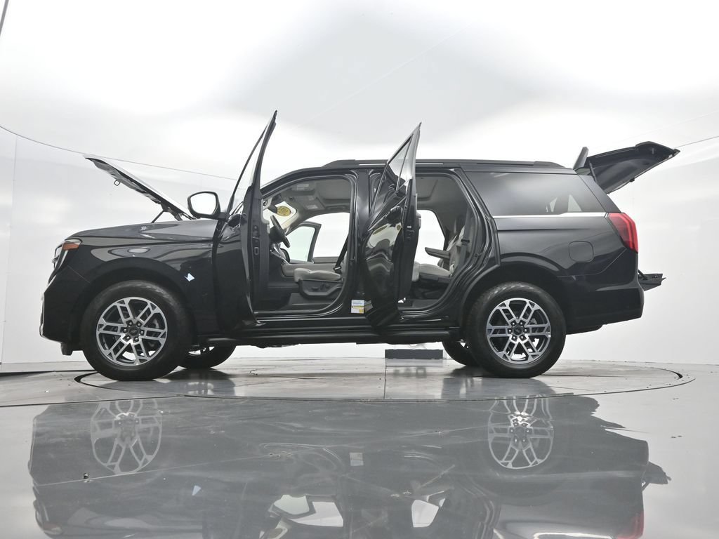 Certified 2025 Ford Expedition Active AWD/4WD image 44