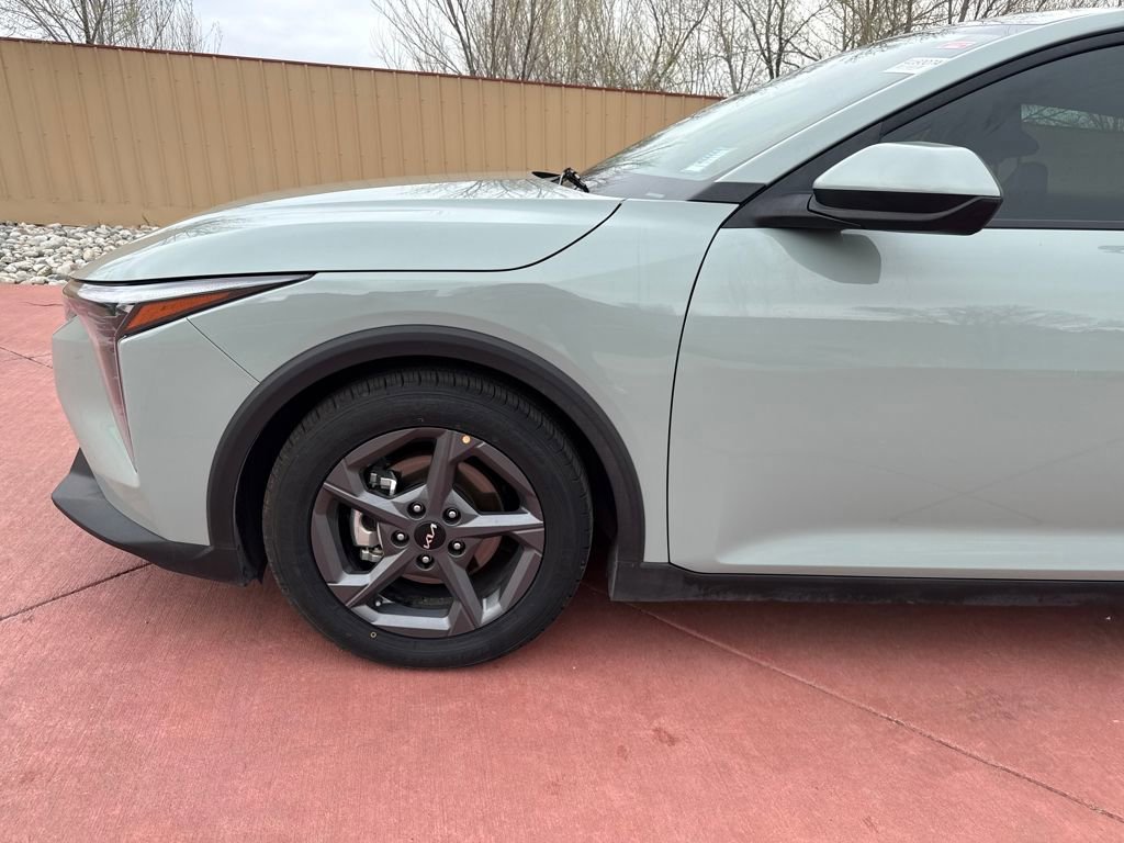 Used 2025 Kia K4 LXS image 11