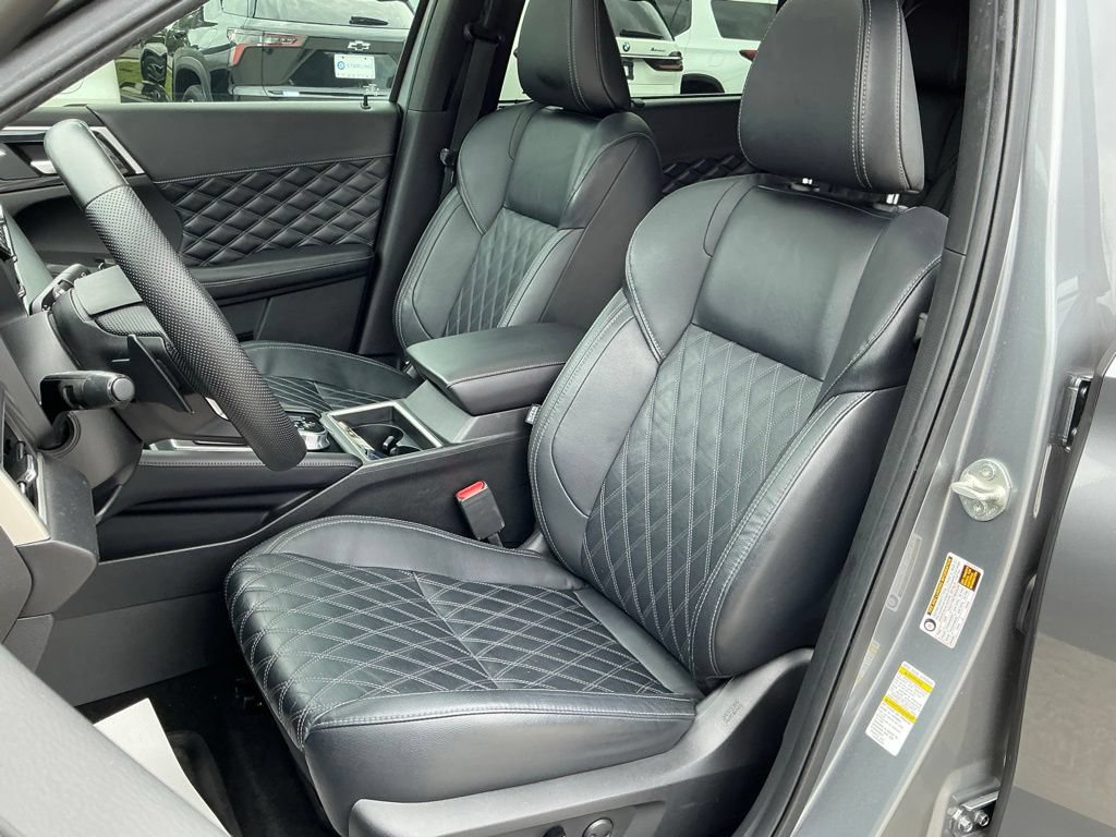 Used 2023 Mitsubishi Outlander SEL FWD image 39