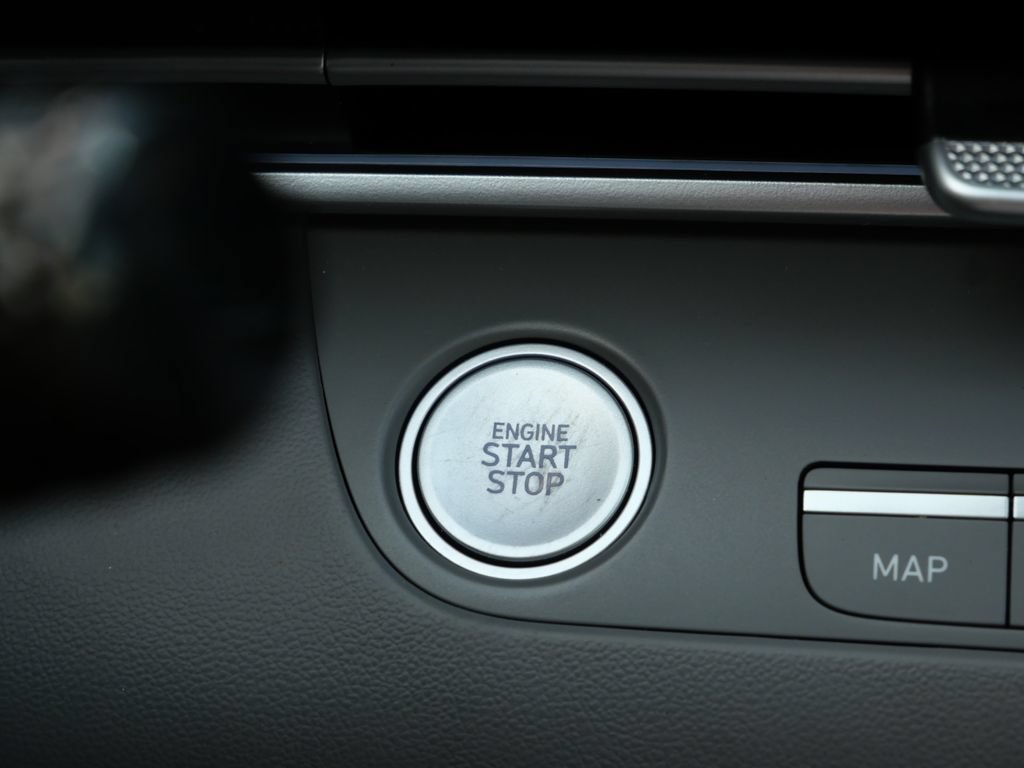 Used 2025 Hyundai Elantra SEL FWD image 26