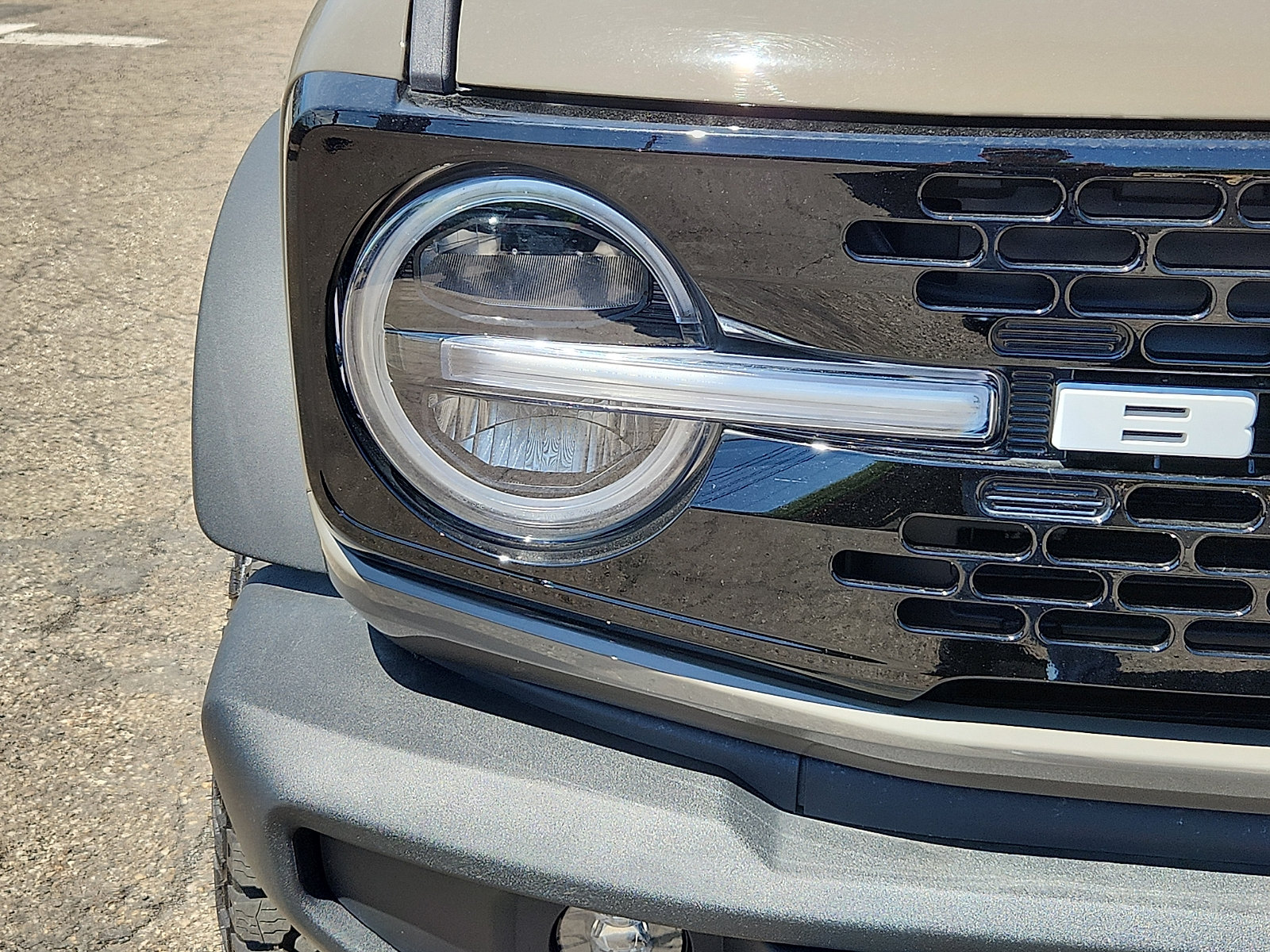 Certified 2025 Ford Bronco Outer Banks w/ Sasquatch Package AWD/4WD image 9