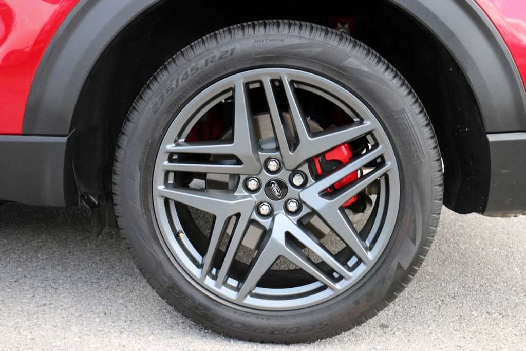 Certified 2025 Ford Explorer ST AWD/4WD image 9