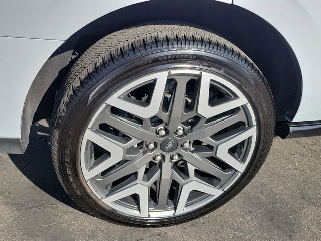 Certified 2025 Ford Expedition Platinum w/ Platinum Ultimate Package image 28