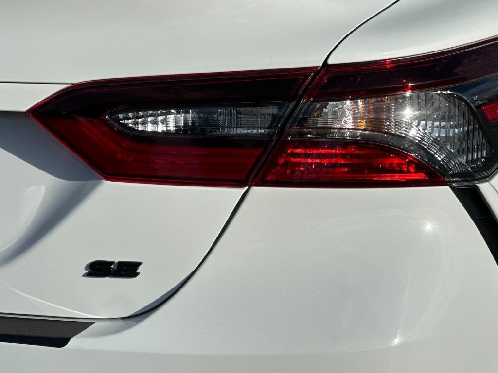 Used 2022 Toyota Camry SE w/ Carpet Mat Package (TMS) FWD image 24