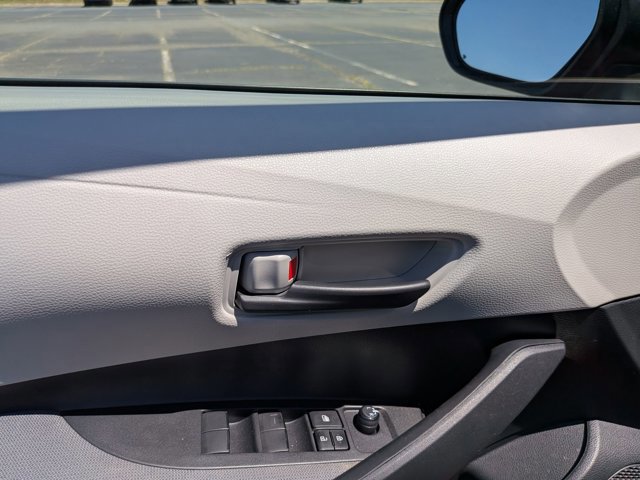 Used 2022 Toyota Corolla LE FWD image 13