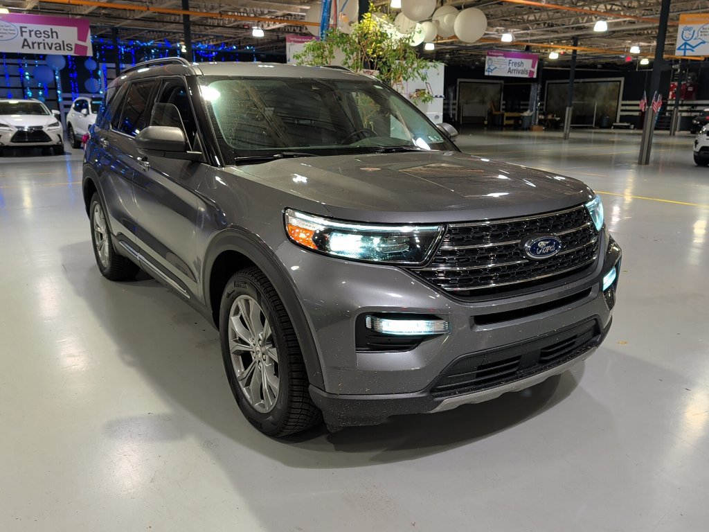 Certified 2023 Ford Explorer XLT w/ Equipment Group 202A AWD/4WD image 4