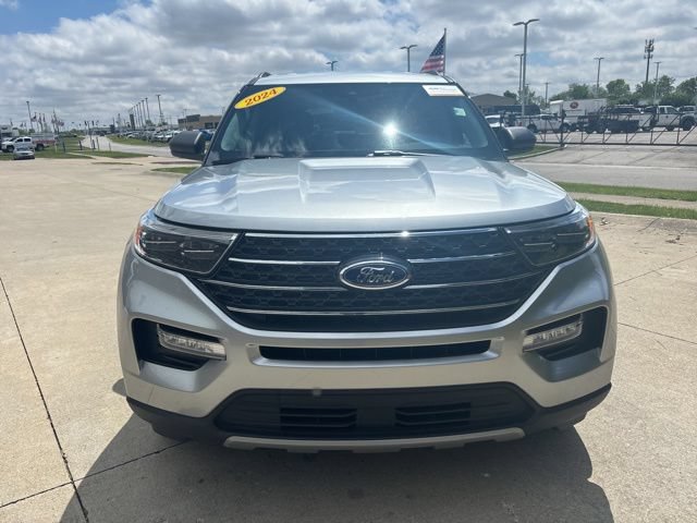 Certified 2024 Ford Explorer XLT w/ Equipment Group 202A AWD/4WD image 4