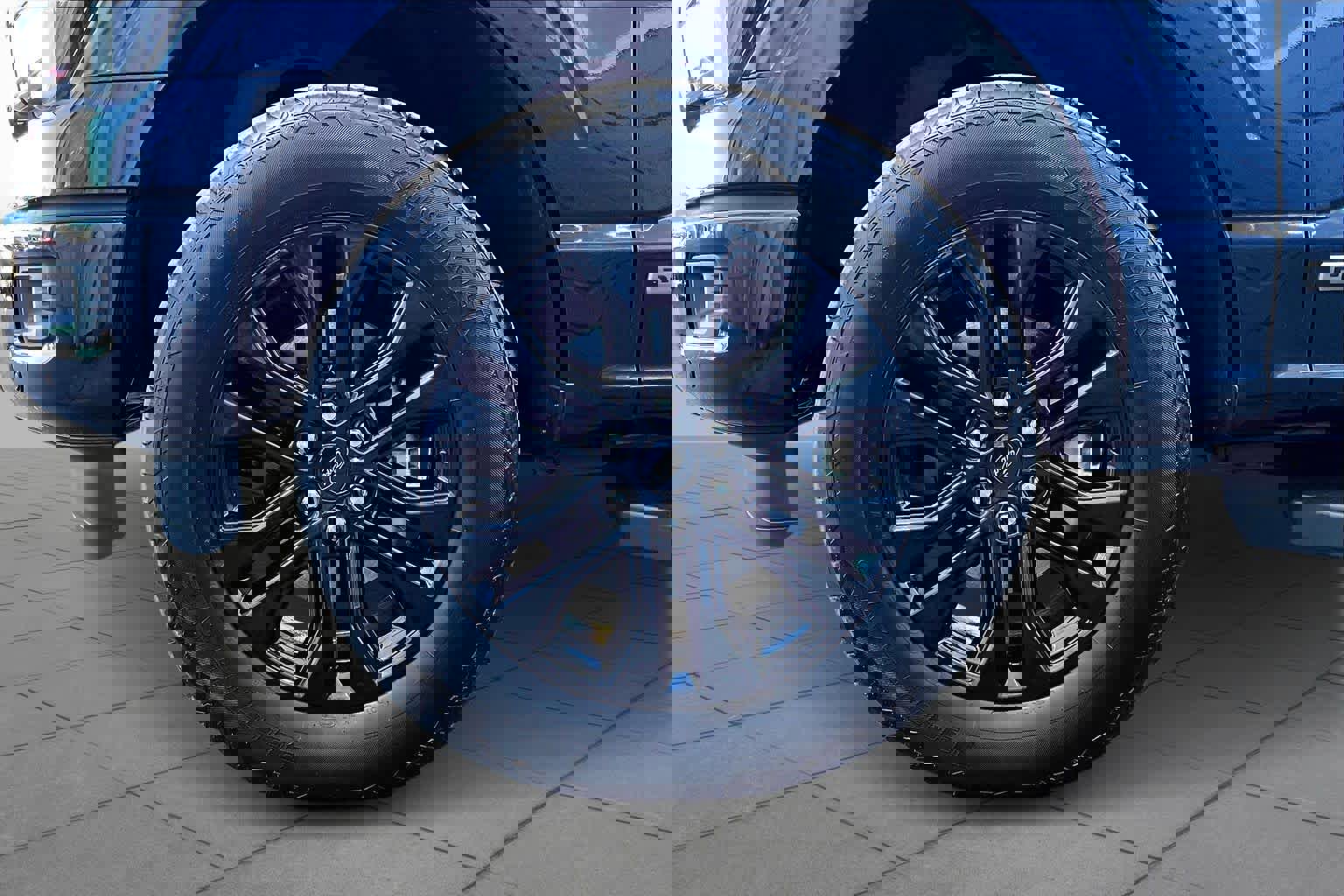 Certified 2025 Ford F150 Lariat w/ Equipment Group 501A Mid image 9