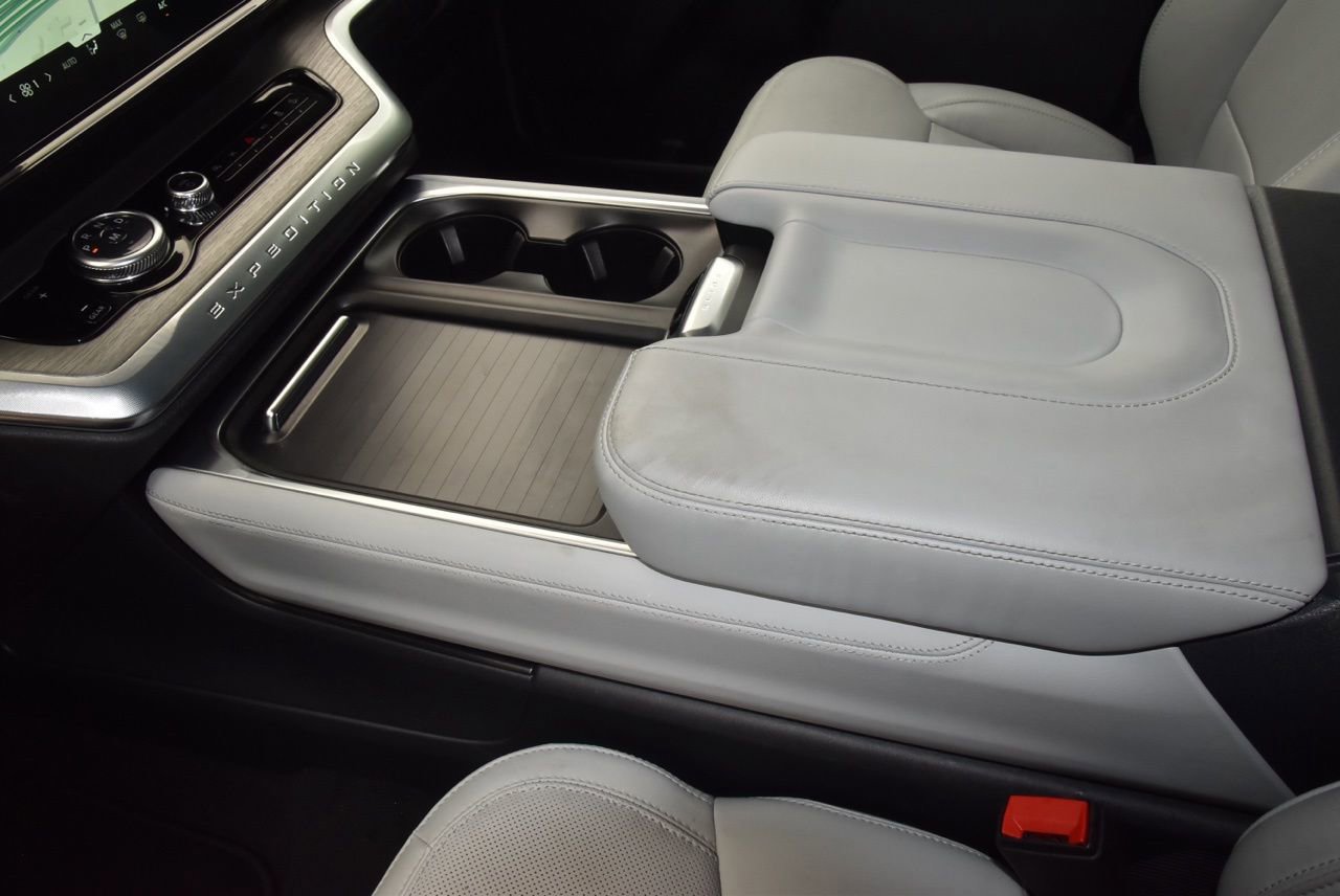 Certified 2025 Ford Expedition Platinum AWD/4WD image 33